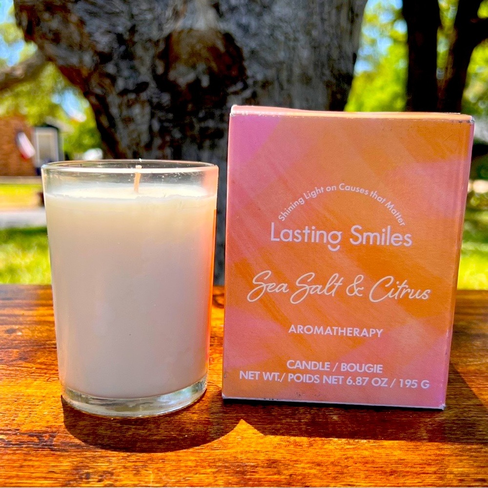🍋2/$30 NIB Lasting Smiles Sea Salt & Citrus Aromatherapy Candle